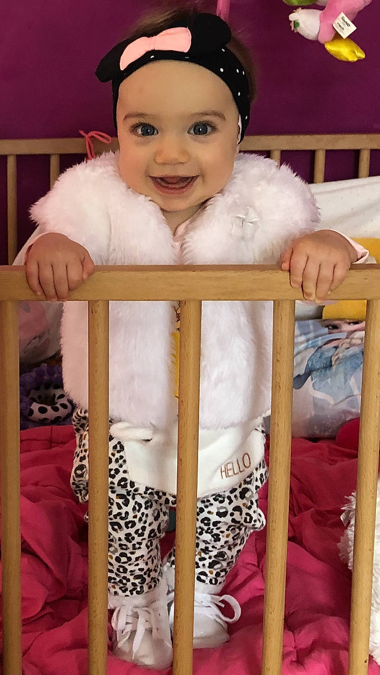 Mélody a rejoint le concours — aidez-le/la à gagner de superbes lots ! baby, baby_toddler_clothing, cheek, comfort, dress, eye, face, happy, headwear, human_body, joy, leg, organ, person, photograph, pink, product, skin, sleeve, smile