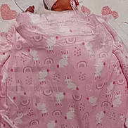 Zoé a rejoint le concours — aidez-le/la à gagner de superbes lots ! baby, blanket, pink, pacifier, hat, sleeping, bed, heart_pattern, animal_pattern, rainbow_pattern, infant, cozy, soft, cute, resting, child, indoors, toddler, sleep, comfort