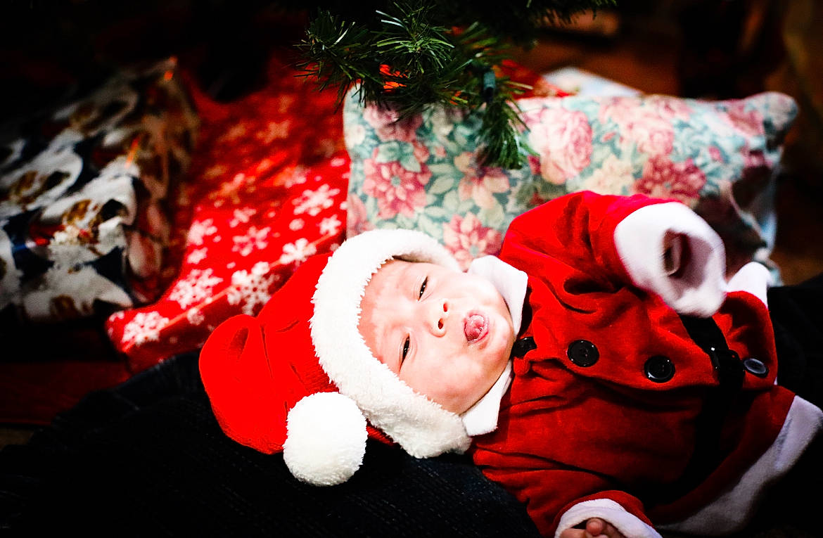 Mateó is registered to the contest to win money with this photo: baby, baby_toddler_clothing, carmine, child, christmas, christmas_eve, christmas_tree, comfort, event, flash_photography, fur, happy, hat, headwear, holiday, person, plant, room, smile, toddler