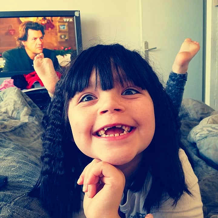 Lylou a rejoint le concours — aidez-le/la à gagner de superbes lots ! beauty, cheek, chin, eye, eyebrow, face, facial_expression, forehead, fun, gesture, hair, hairstyle, head, lip, nose, organ, person, selfie, skin, smile