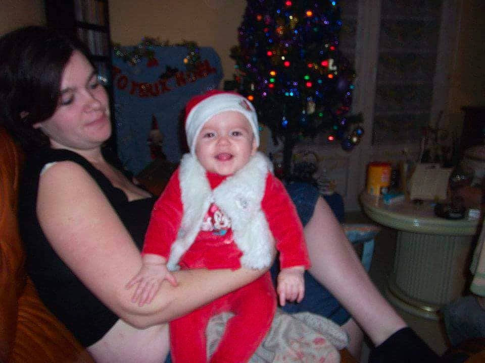 Lylou a rejoint le concours — aidez-le/la à gagner de superbes lots ! child, christmas, christmas_eve, christmas_lights, christmas_ornament, christmas_tree, costume, event, family, fictional_character, fun, holiday, lap, party, person, toddler