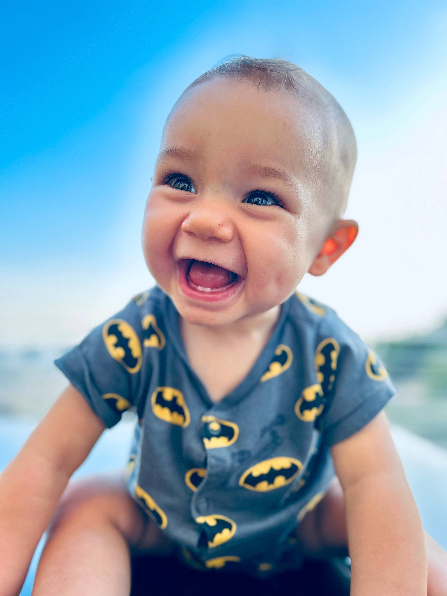 Timéo a rejoint le concours — aidez-le/la à gagner de superbes lots ! azure, baby, baby_toddler_clothing, cheek, chin, facial_expression, flash_photography, fun, hairstyle, happy, iris, joy, lip, mouth, nose, person, skin, sky, sleeve, smile