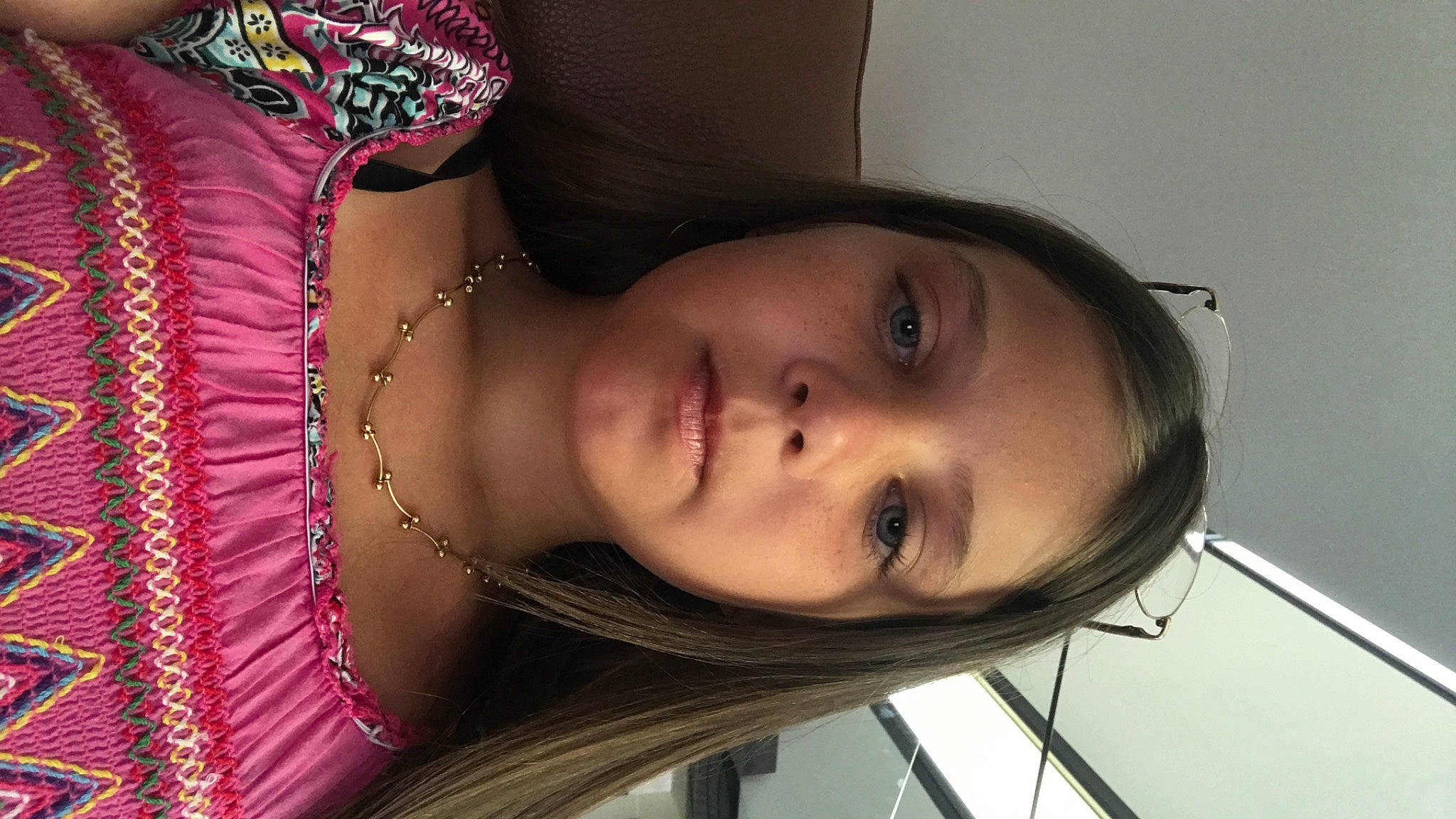 Eleana participe au concours pour gagner de l'argent avec cette photo : cheek, chin, ear, eye, eyebrow, eyelash, facial_expression, forehead, hairstyle, human_body, iris, jaw, lip, mouth, neck, nose, organ, person, shoulder, skin