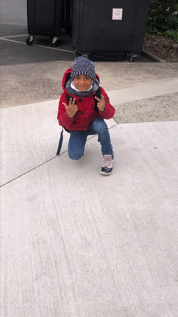 Kays participe au concours pour gagner de l'argent avec cette photo : child, concrete, floor, flooring, headwear, joy, leg, person, toddler