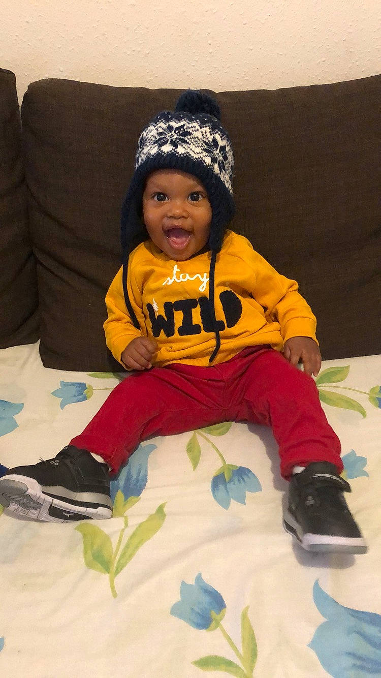 Zayden participe au concours pour gagner de l'argent avec cette photo : baby, child, fun, headwear, person, play, recreation, sitting, smile, surprise, toddler