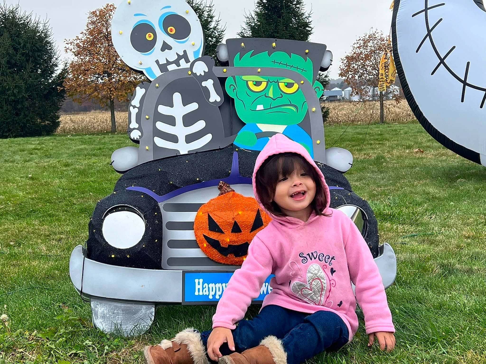 Lana is registered to the contest to win money with this photo: art, automotive_tire, car, fun, grass, green, hat, jeans, joy, leisure, nature, person, plant, pumpkin, sky, smile, sports_equipment, t_shirt, tire, tree