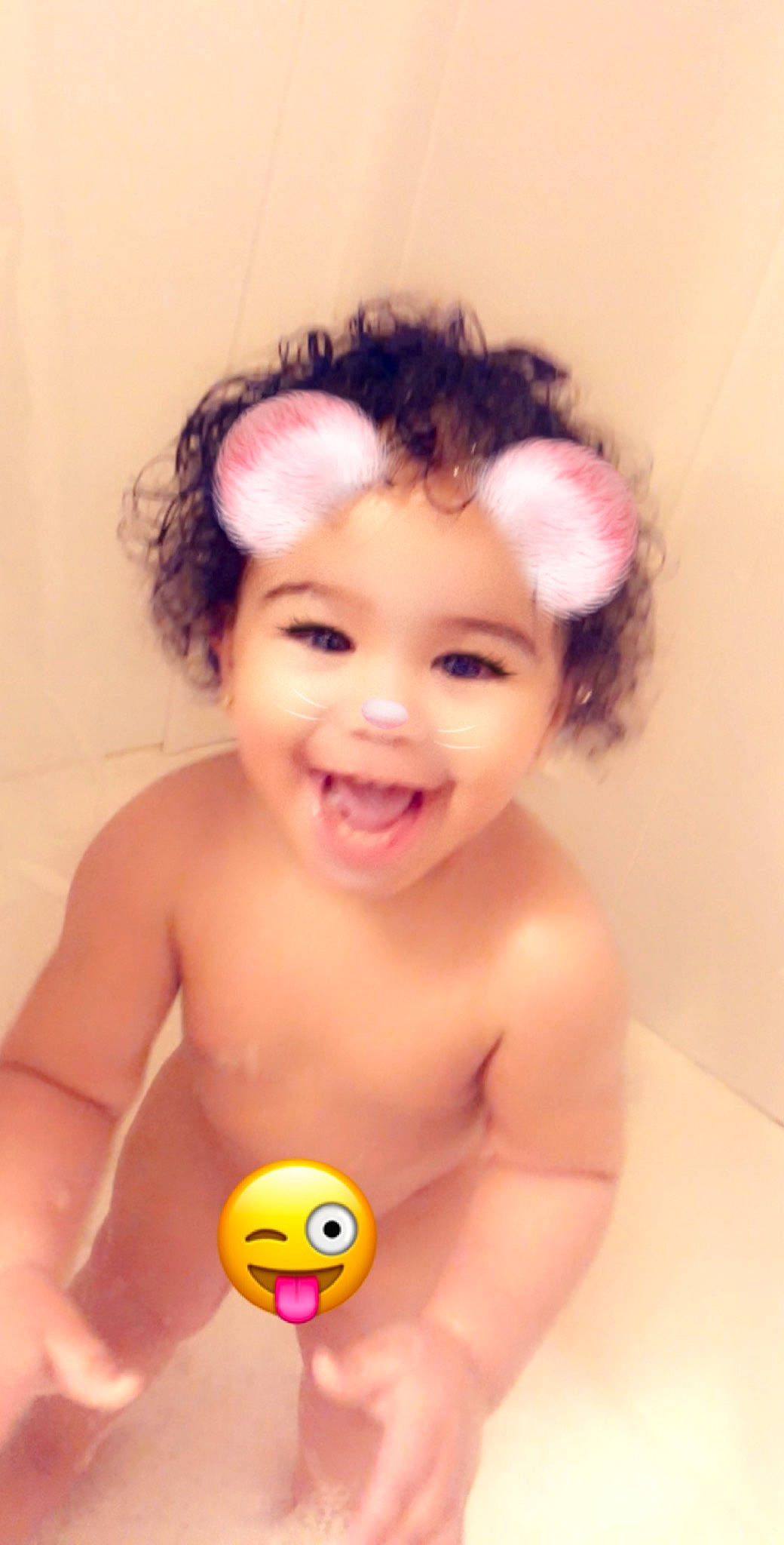 Naive is registered to the contest to win money with this photo: baby, bathing, bathtub, beauty, black_hair, cheek, child, eye, face, facial_expression, hair, happy, head, joy, lip, mouth, nose, person, photography, skin