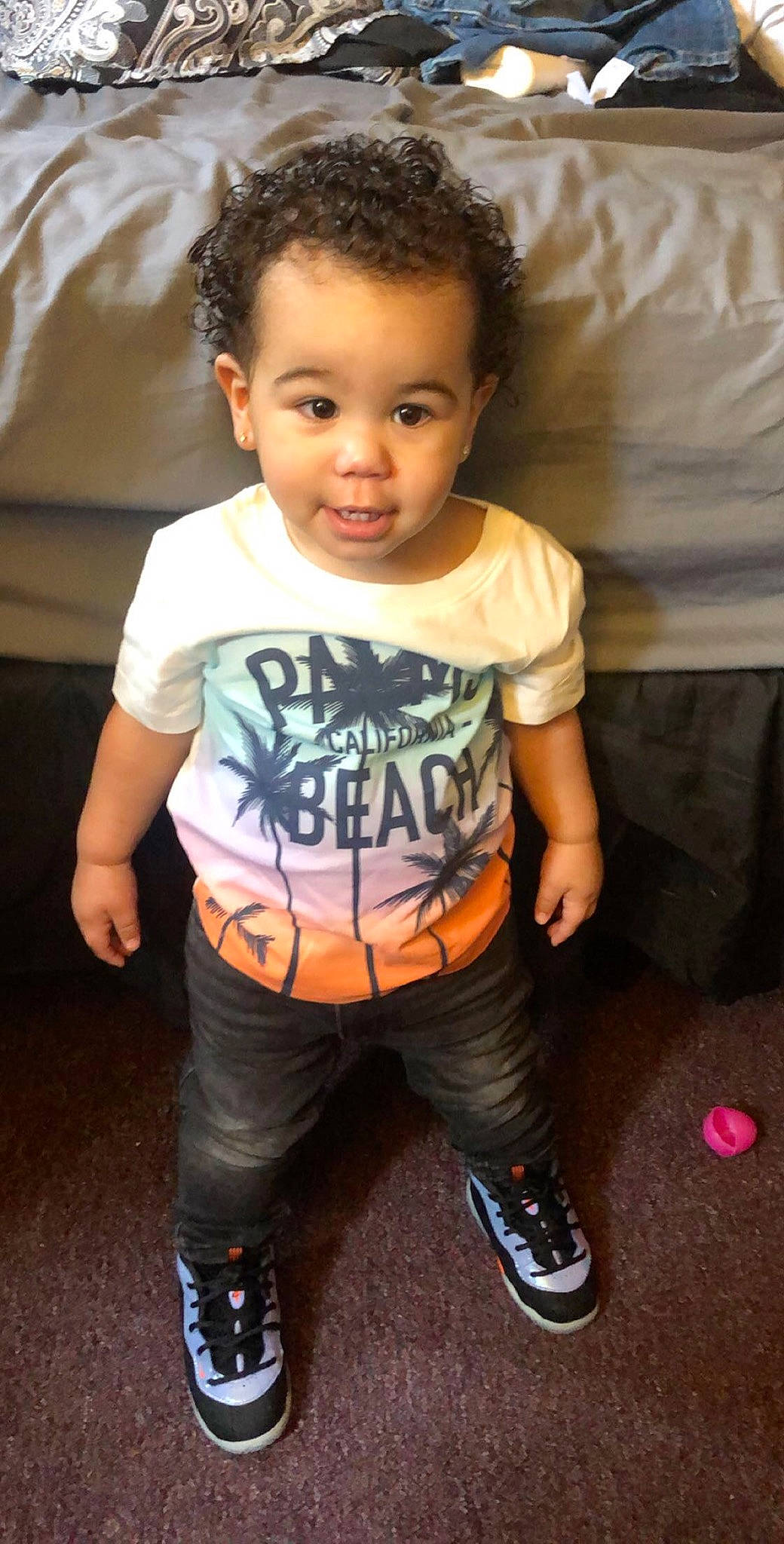 Naive is registered to the contest to win money with this photo: cheek, child, child_model, cool, person, sleeve, smile, standing, t_shirt, toddler