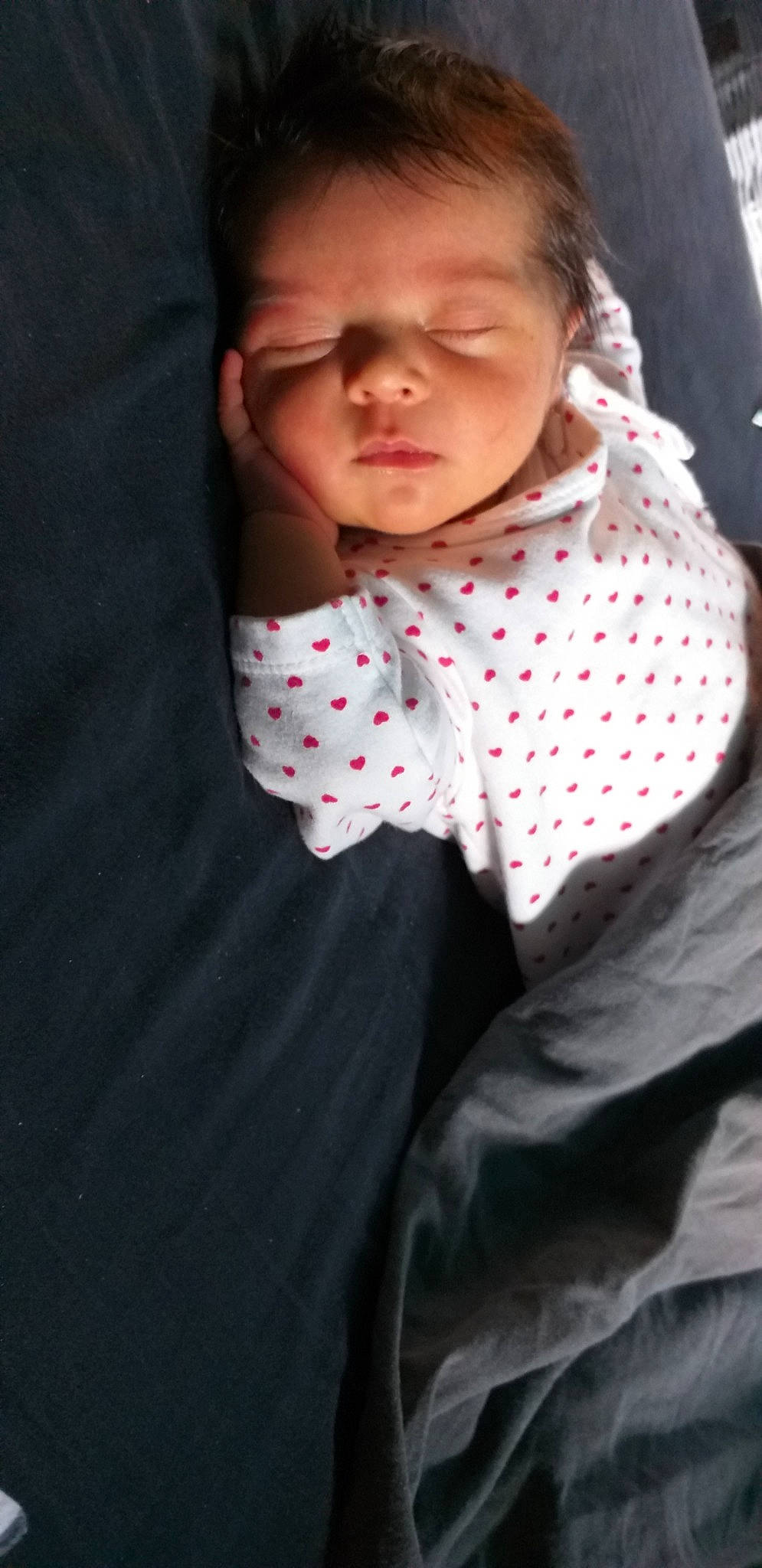 Flavya a rejoint le concours — aidez-le/la à gagner de superbes lots ! baby, beauty, cheek, child, design, eye, face, facial_expression, head, lip, neck, nose, outerwear, pattern, person, polka_dot, skin, sleep, smile, textile