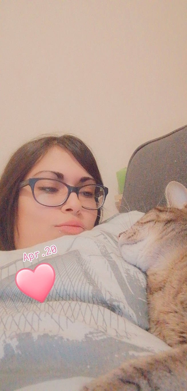 Maya participe au concours pour gagner de l'argent avec cette photo : child, ear, eyewear, forehead, glasses, lip, love, nap, neck, nose, photography, pink, room, selfie, skin, smile, stuffed_toy, teddy_bear, vision_care