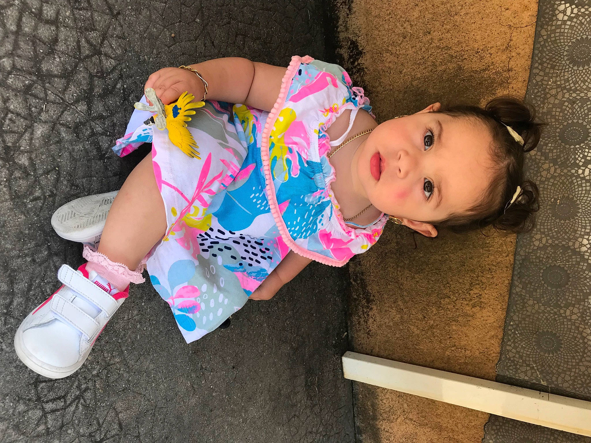 Sofia participe au concours pour gagner de l'argent avec cette photo : baby, baby_products, baby_toddler_clothing, baby_toys, cheek, child, foot, fun, happy, human_leg, knee, pattern, person, pink, sitting, skin, sleeve, sock, stuffed_toy, toddler