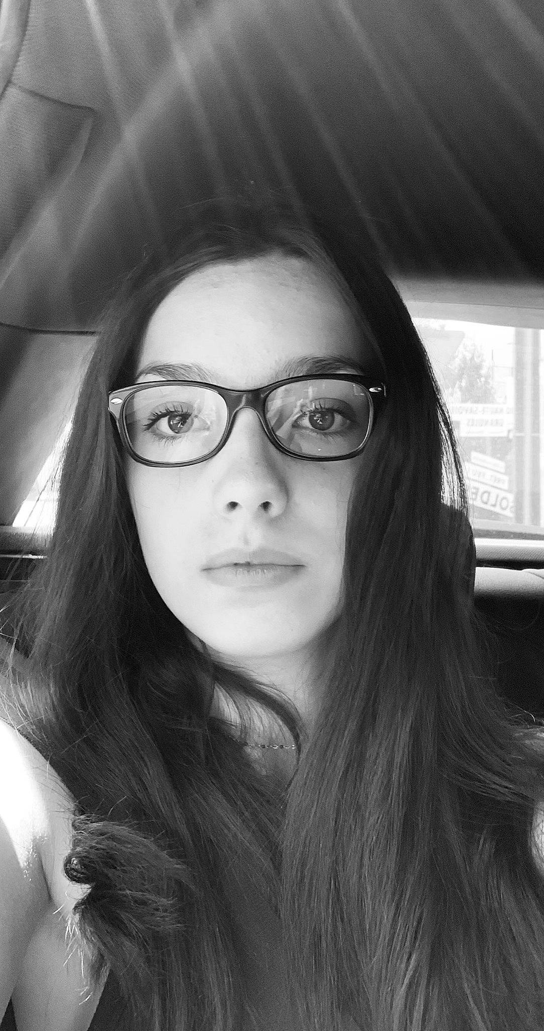 Jade a rejoint le concours — aidez-le/la à gagner de superbes lots ! black_and_white, black_hair, chin, colorfulness, cool, eyebrow, eyelash, eyewear, flash_photography, glasses, hairstyle, iris, jaw, lip, mouth, nose, person, photograph, style, vision_care