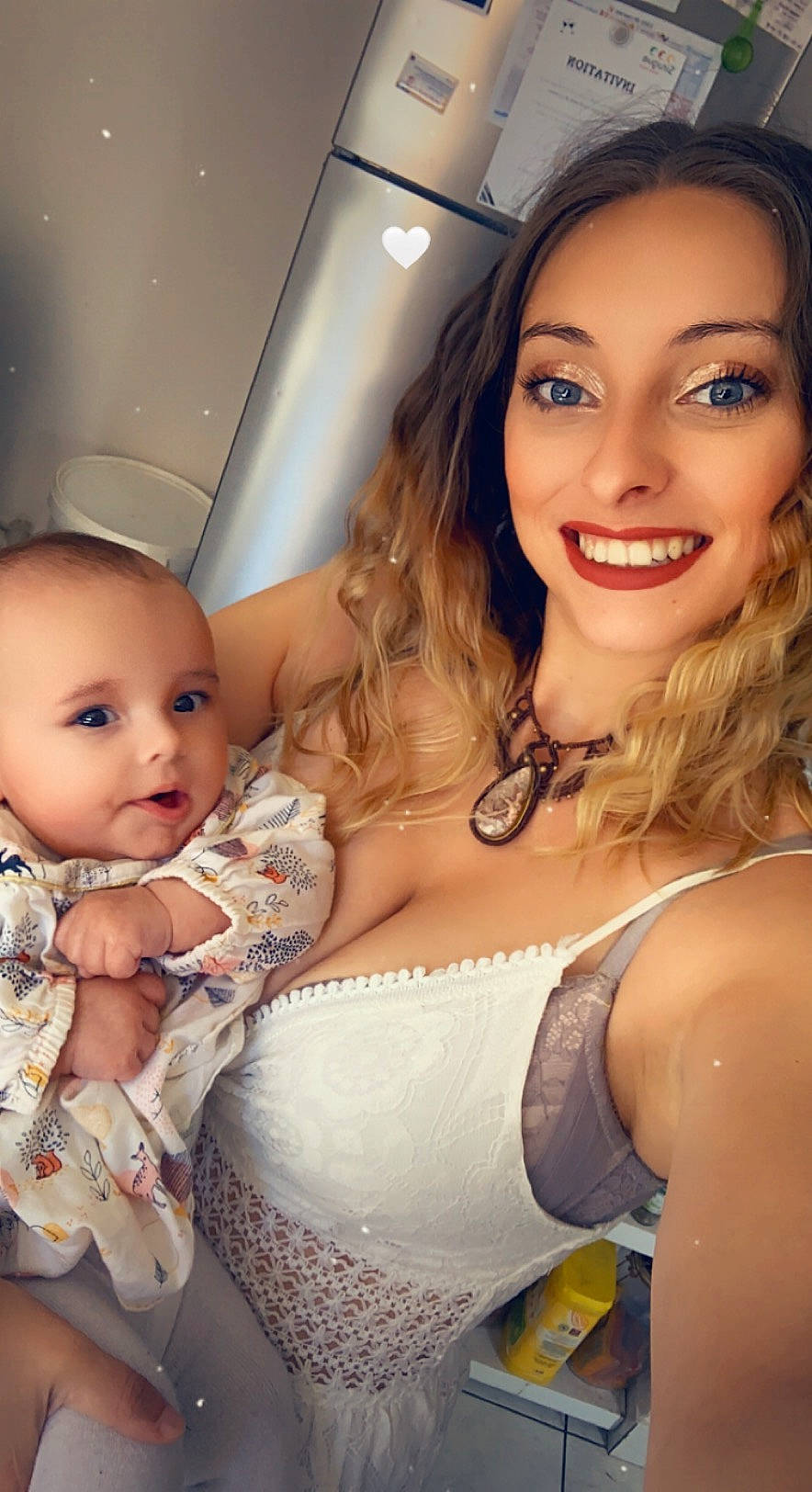 Anaë a rejoint le concours — aidez-le/la à gagner de superbes lots ! earrings, event, eye, eyelash, face, fashion_design, flash_photography, fun, happy, head, human_body, iris, joy, layered_hair, makeover, muscle, necklace, person, shoulder, skin