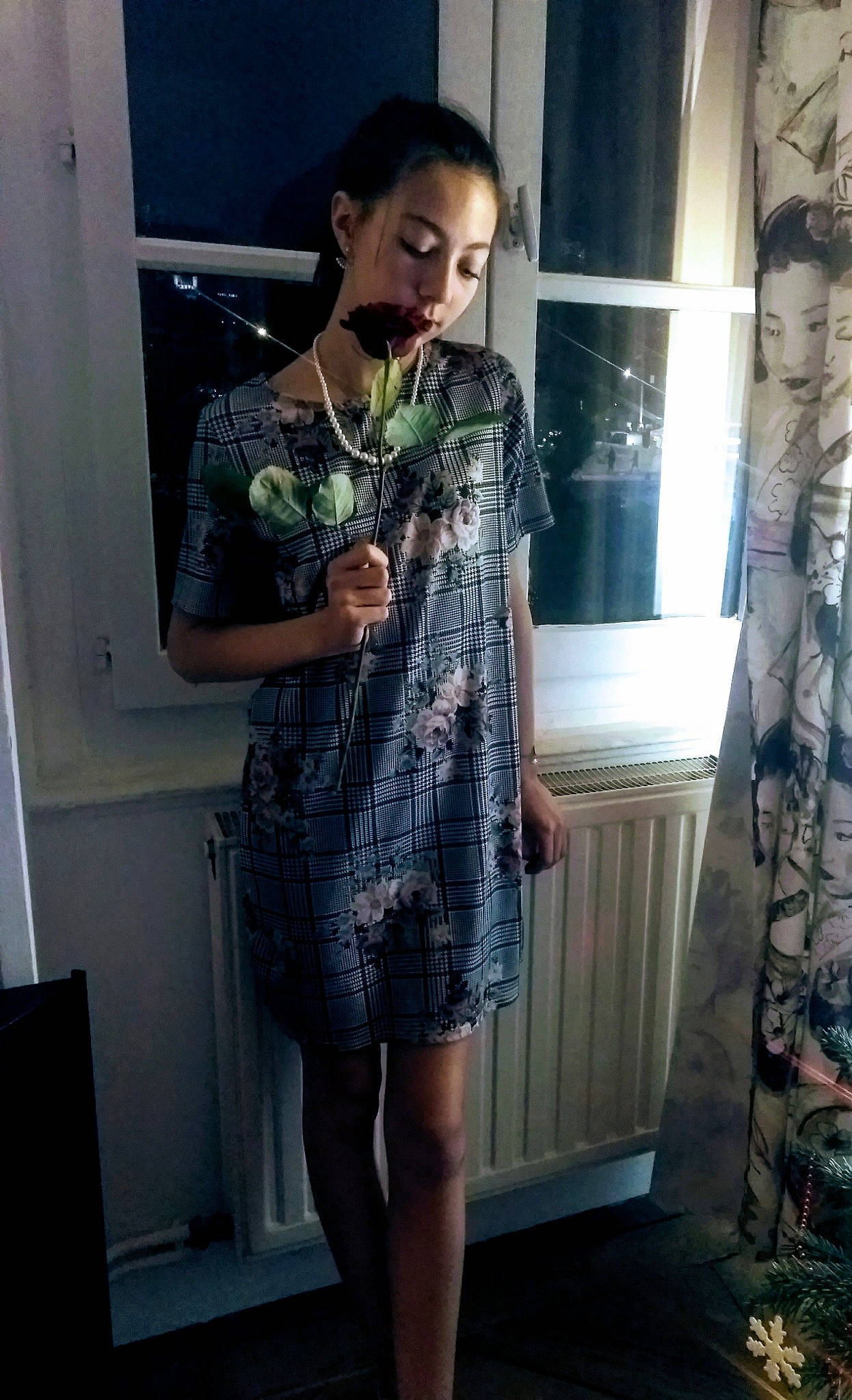 Rose a rejoint le concours — aidez-le/la à gagner de superbes lots ! clothing, cocktail_dress, dress, fashion, fashion_accessory, fashion_design, fashion_model, girl, haute_couture, joint, model, outerwear, person, photo_shoot, shoulder