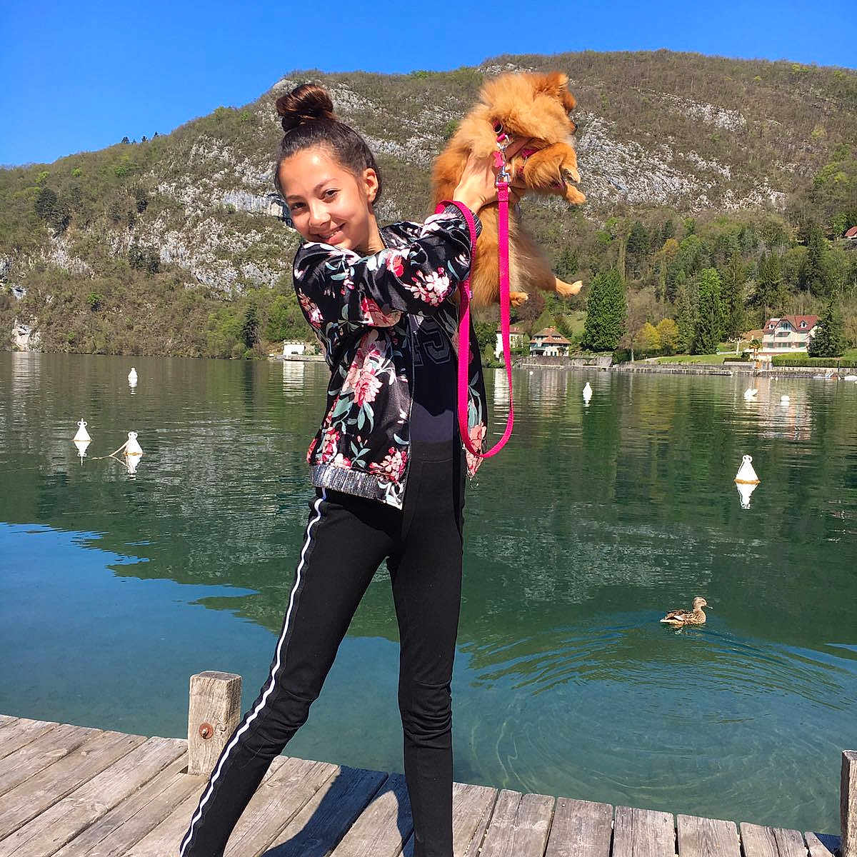Rose a rejoint le concours — aidez-le/la à gagner de superbes lots ! adventure, fun, girl, joy, leisure, outdoor_recreation, person, plant, recreation, tourism, tree, vacation, water