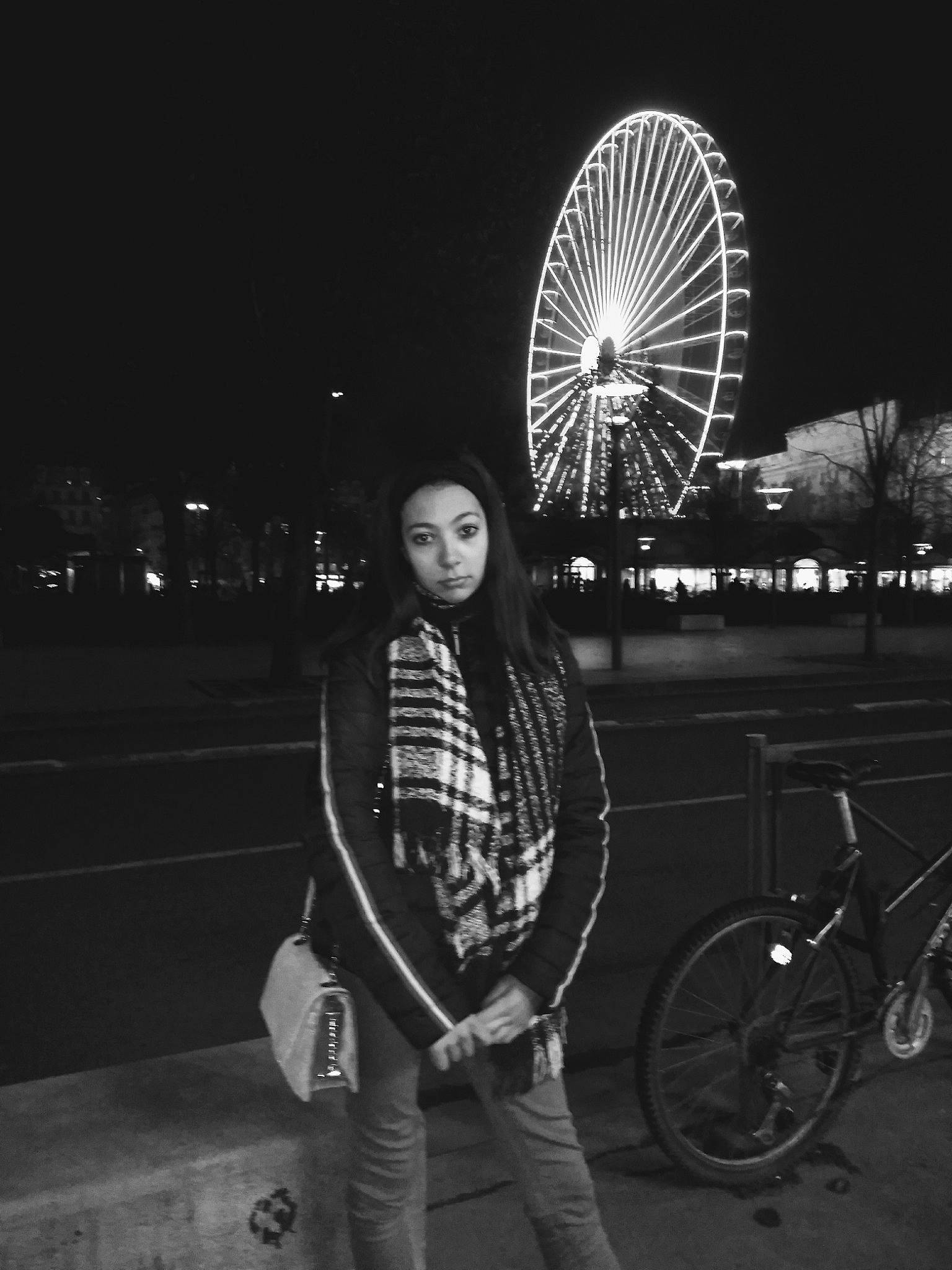 Rose participe au concours pour gagner de l'argent avec cette photo : bicycle, black, black_and_white, darkness, film_noir, freestyle_bmx, light, lighting, midnight, monochrome, monochrome_photography, night, person, photograph, photography, snapshot, spoke, wheel