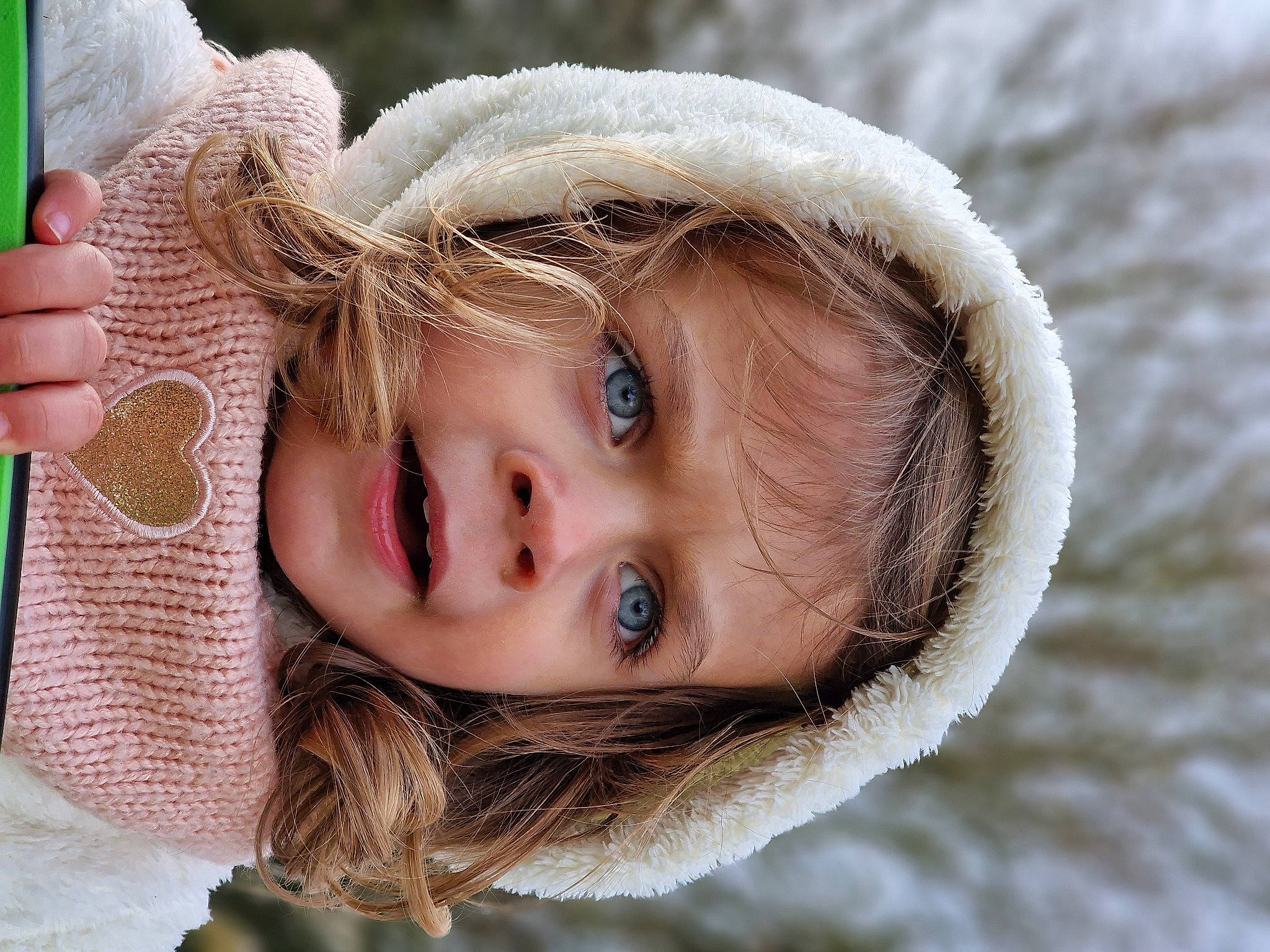 Maloé a rejoint le concours — aidez-le/la à gagner de superbes lots ! blond, eye, eyebrow, eyelash, face, flash_photography, grass, hair, happy, hat, head, iris, lip, nose, people_in_nature, person, plant, skin, tree, window