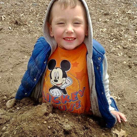 Ely is registered to the contest to win money with this photo: