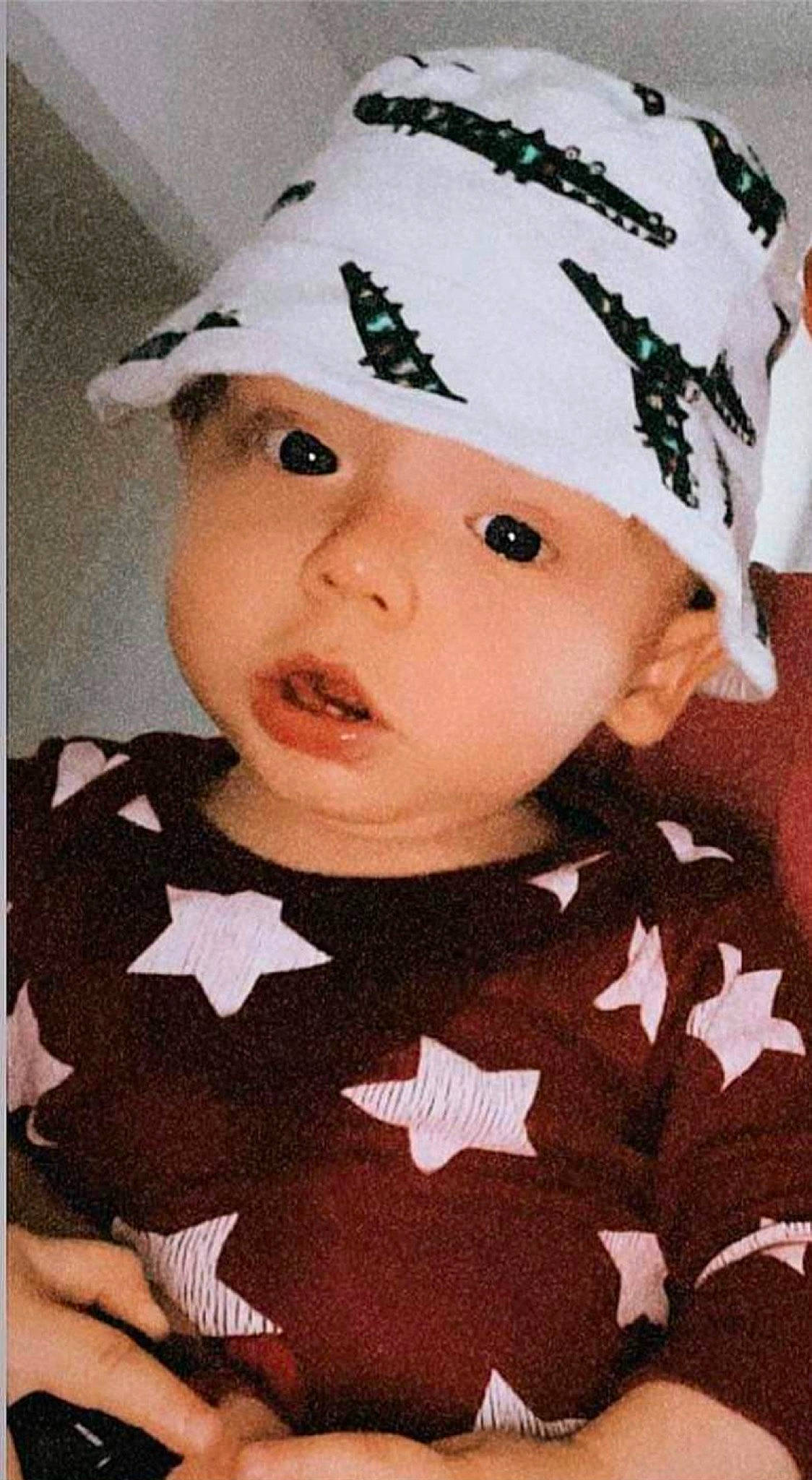 Telio a rejoint le concours — aidez-le/la à gagner de superbes lots ! art, baby, baby_toddler_clothing, cap, cheek, chin, costume_hat, eye, eyebrow, hat, headgear, headwear, lip, pattern, person, pink, sleeve, sun_hat, textile, toddler