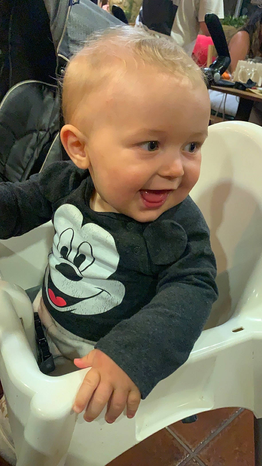 Lissandro participe au concours pour gagner de l'argent avec cette photo : baby, baby_toddler_clothing, carmine, chair, cheek, child, fun, hairstyle, happy, head, human_body, person, product, recreation, sitting, skin, sleeve, smile, t_shirt, toddler