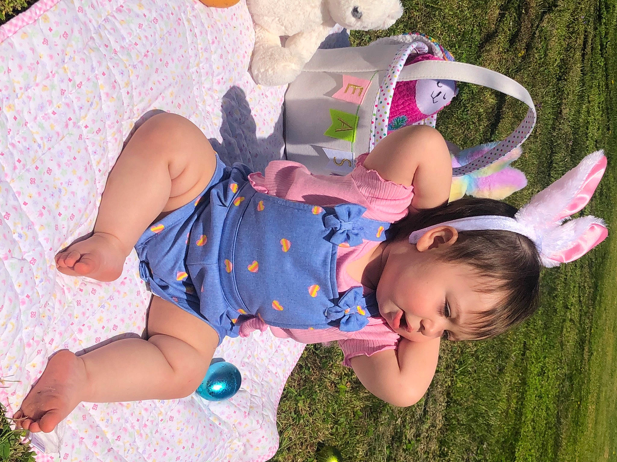 Ciana is registered to the contest to win money with this photo: baby_toddler_clothing, child, fun, grass, green, happy, hat, human_body, human_leg, leg, leisure, people, people_in_nature, person, pink, plant, shoe, summer, thigh, toddler