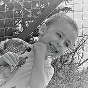 Dylan participe au concours pour gagner de l'argent avec cette photo : black, black_and_white, child, emotion, eye, face, facial_expression, forehead, girl, head, monochrome, monochrome_photography, nose, person, photograph, photography, sitting, smile, snapshot, white