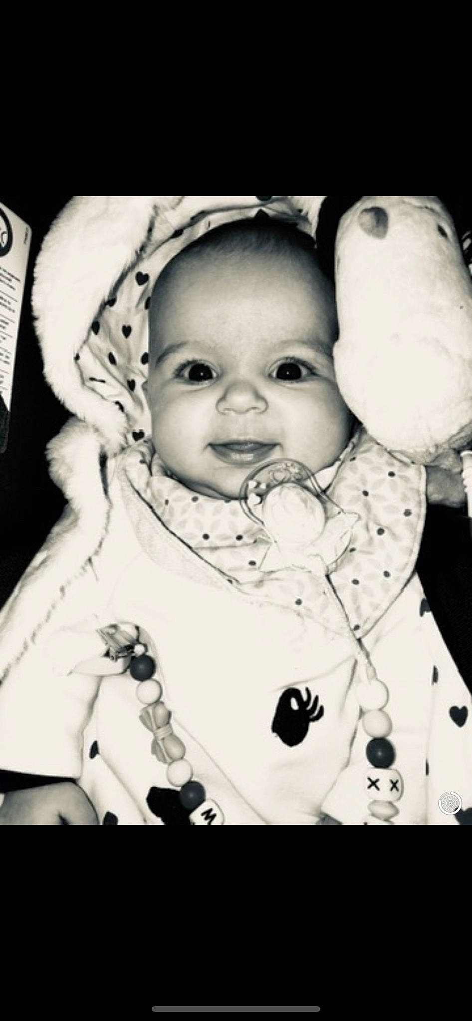 Margaux a rejoint le concours — aidez-le/la à gagner de superbes lots ! baby, black_and_white, cheek, child, monochrome, person, photograph, photography, portrait, smile, style, toddler