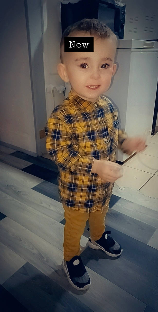 Kenzio a rejoint le concours — aidez-le/la à gagner de superbes lots ! cool, dress_shirt, electric_blue, eyewear, fashion_design, flash_photography, footwear, formal_wear, head, knee, neck, pattern, person, plaid, sleeve, street_fashion, t_shirt, tartan, textile, toy