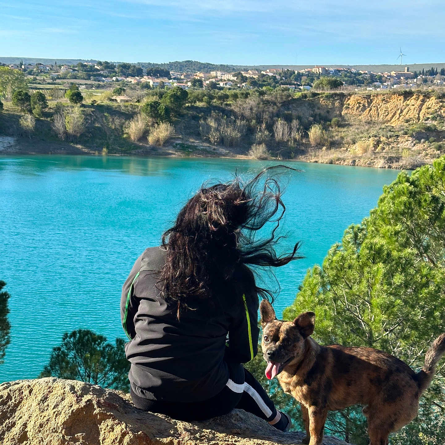Nooppy a rejoint le concours — aidez-le/la à gagner de superbes lots ! adult, cliff, face, female, head, lake, landscape, nature, outdoors, person, photography, plant, portrait, rock, scenery, sea, vegetation, water, wilderness, woman