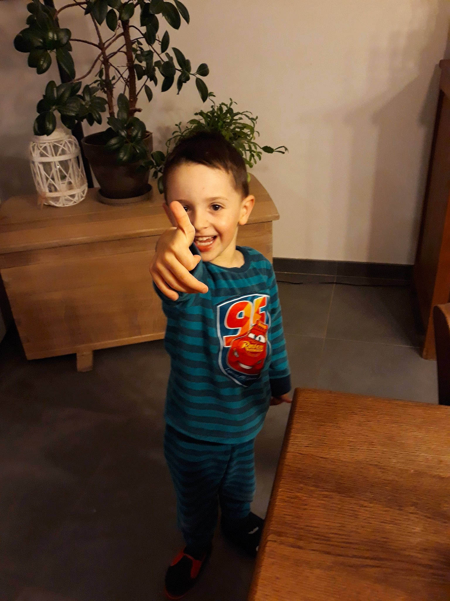 Nathan participe au concours pour gagner de l'argent avec cette photo : baby, cheek, child, floor, flooring, joint, joy, person, shoulder, sleeve, standing, toddler