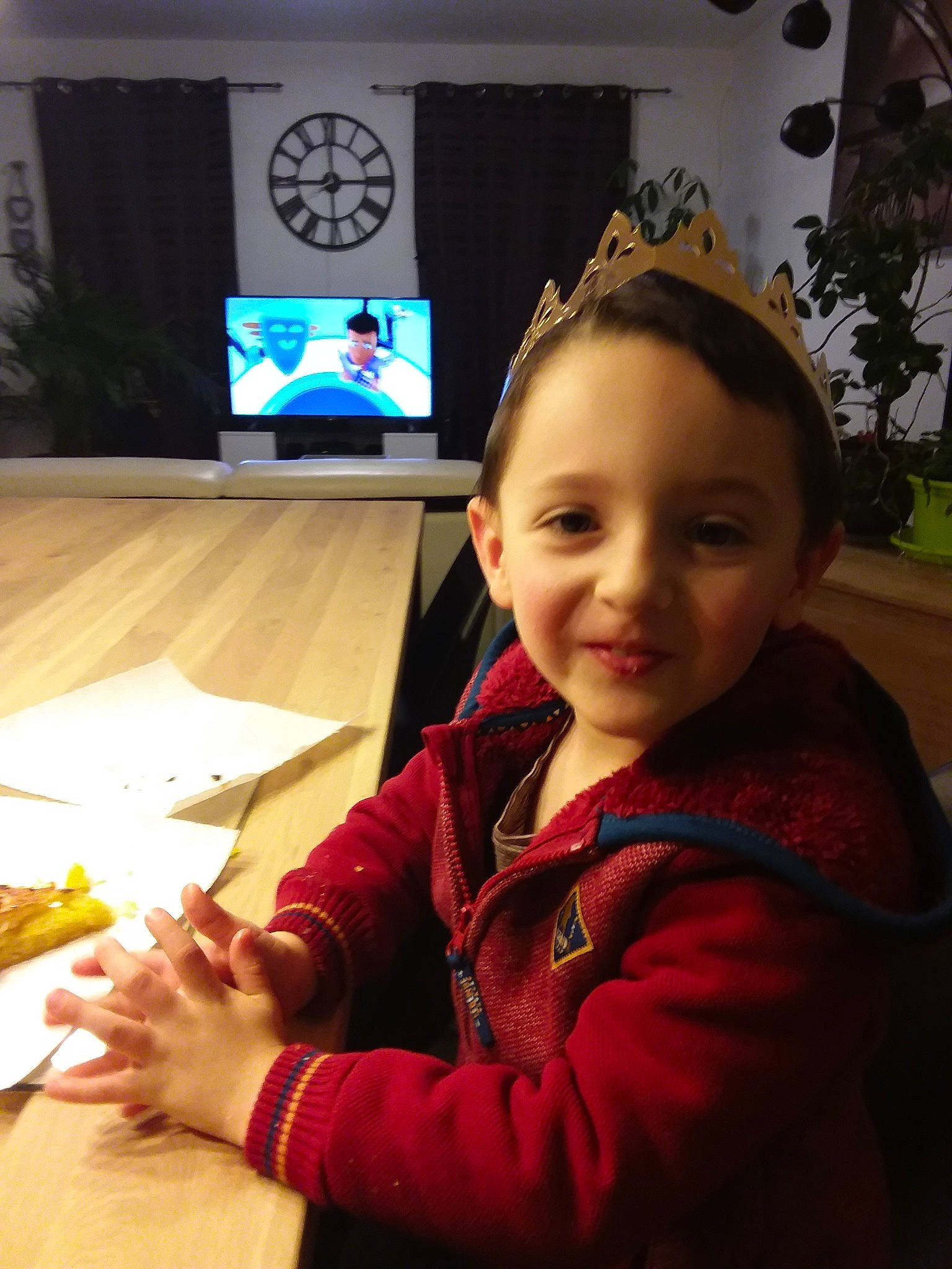 Nathan a rejoint le concours — aidez-le/la à gagner de superbes lots ! child, electronic_device, fun, joy, person, play, smile, snapshot, toddler