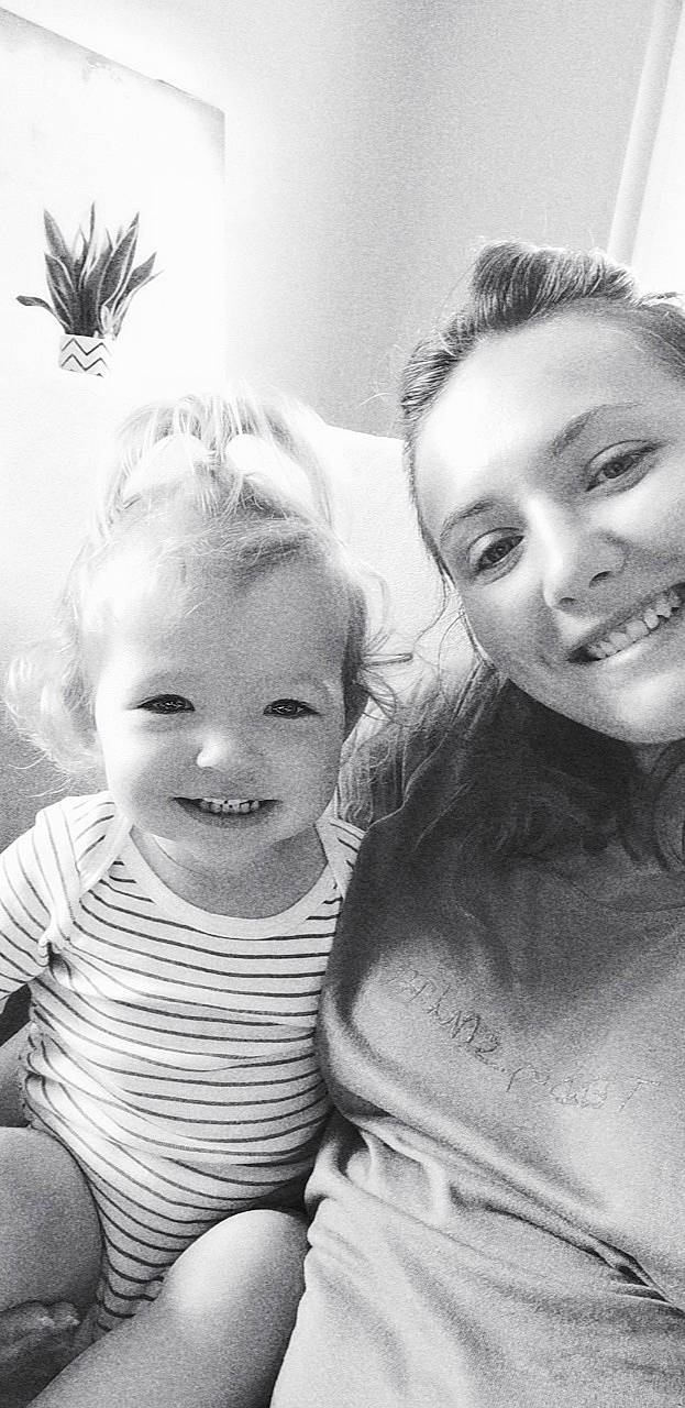 Lyana a rejoint le concours — aidez-le/la à gagner de superbes lots ! black, black_and_white, eye, eyebrow, face, facial_expression, gesture, hair, hairstyle, happy, head, iris, joy, lip, mouth, nose, organ, person, skin, smile