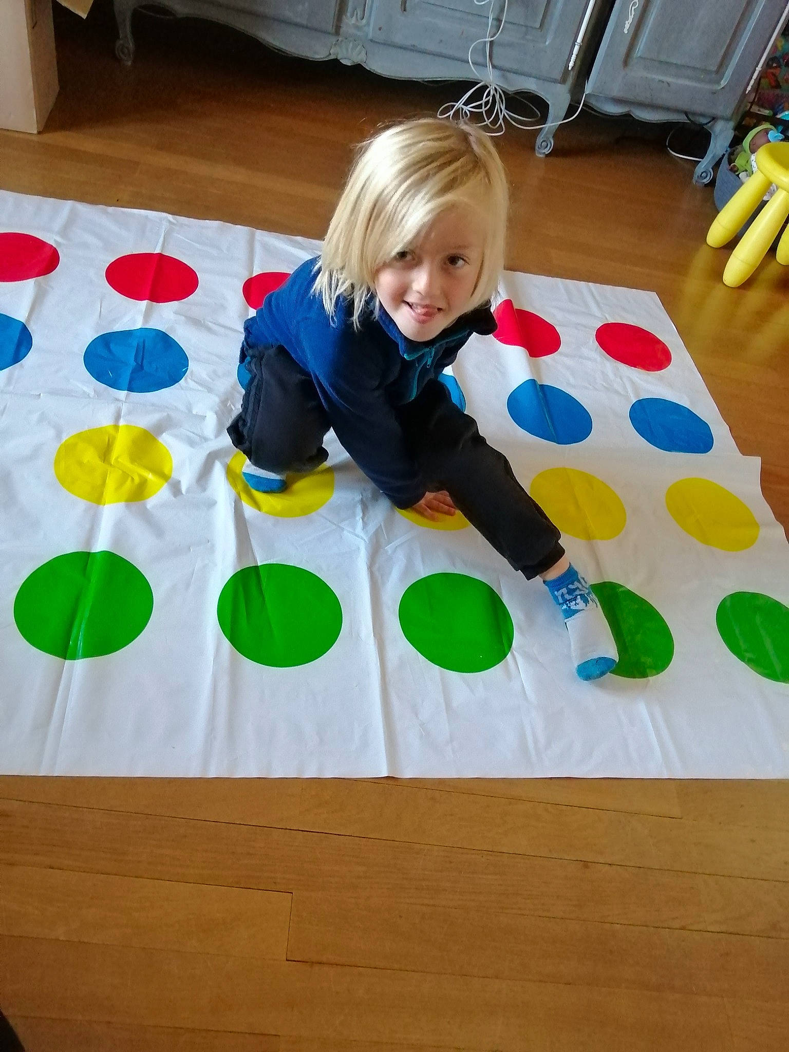Diego participe au concours pour gagner de l'argent avec cette photo : banana, blond, cabinetry, child_art, curious, floor, flooring, joy, laminate_flooring, learning, person, plastic, play, plywood, room, wood_flooring, wood_stain
