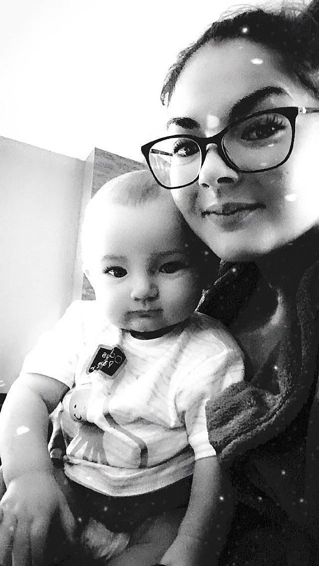 Ryan a rejoint le concours — aidez-le/la à gagner de superbes lots ! baby, black_and_white, child, eyewear, family, glasses, monochrome, monochrome_photography, people, person, photograph, photography, smile, snapshot, style, toddler, vision_care, white