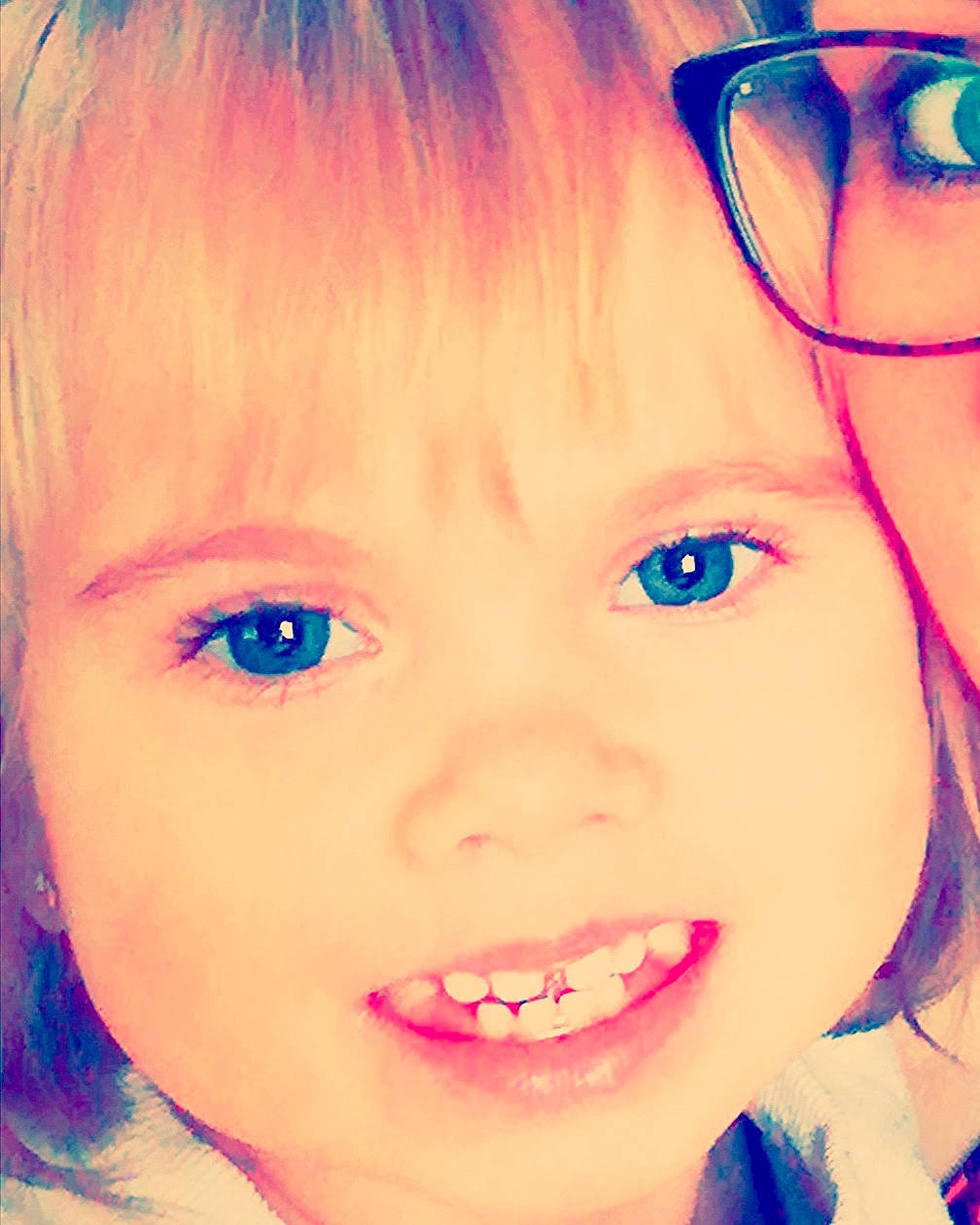 Jade participe au concours pour gagner de l'argent avec cette photo : beauty, cheek, child, chin, close_up, cool, ear, eye, eyebrow, eyelash, face, facial_expression, forehead, hair, hairstyle, head, joy, lip, nose, person