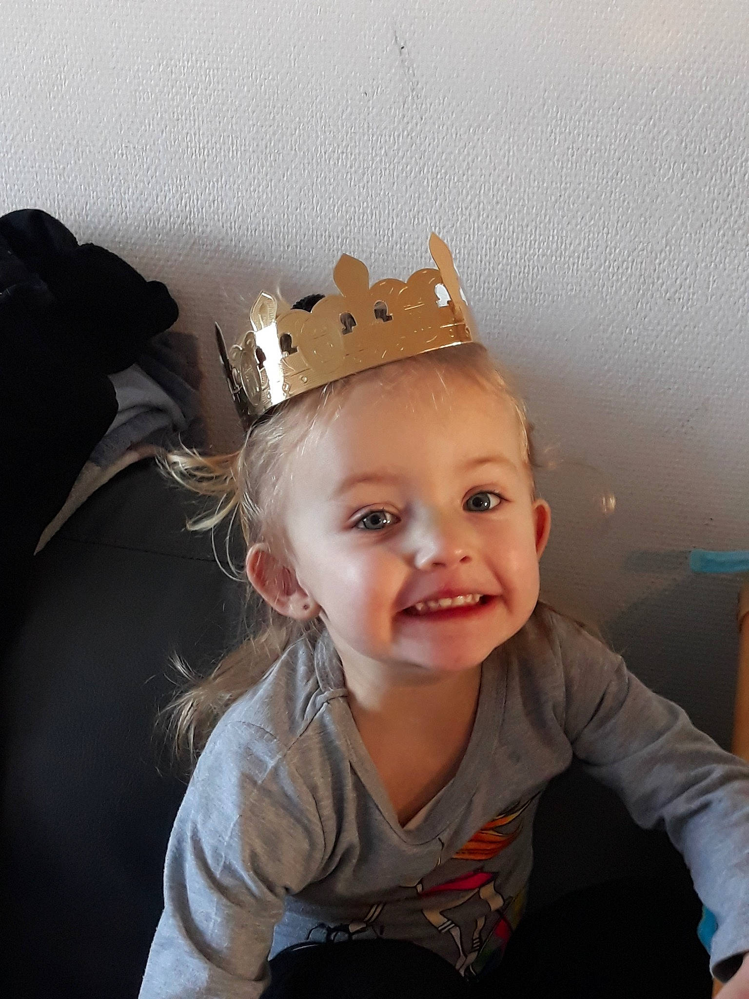 Anais Morgane Clara Louna a rejoint le concours — aidez-le/la à gagner de superbes lots ! cheek, child, fashion_accessory, forehead, girl, hair, hair_accessory, hairstyle, head, headband, headgear, headpiece, human_hair_color, infant, joy, nose, person, product, skin, smile