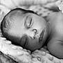 Anakin participe au concours pour gagner de l'argent avec cette photo : baby, newborn, sleeping, blanket, closeup, portrait, infant, soft_texture, black_and_white, peaceful, face, skin, head, rest, cute, child, calm, indoors, cozy, young