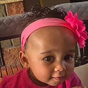 Kimia a rejoint le concours — aidez-le/la à gagner de superbes lots ! toddler, child, headband, pink, flower, curly_hair, face, eyes, smile, indoor, clothing, sweater, hand, portrait, cute, baby, person, young_child, expression, skin