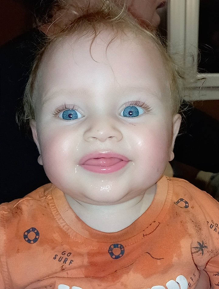 Leewan a rejoint le concours — aidez-le/la à gagner de superbes lots ! baby_toddler_clothing, cheek, chest, chin, ear, eyebrow, eyelash, forehead, fun, happy, human_body, iris, jaw, joy, lip, mouth, neck, nose, organ, person