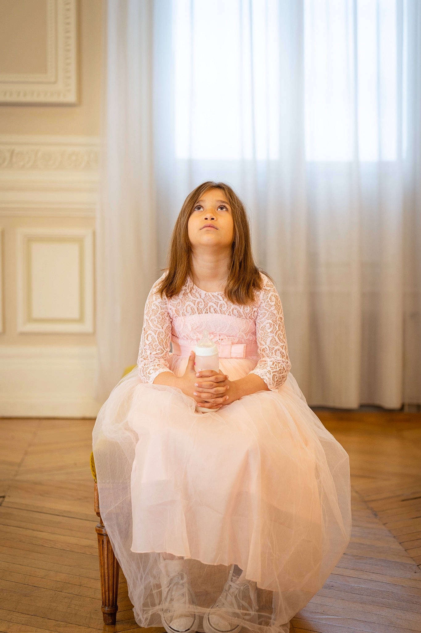 Nolwenn a rejoint le concours — aidez-le/la à gagner de superbes lots ! bridal_accessory, bridal_clothing, bridal_party_dress, bride, day_dress, dress, embellishment, fashion_design, flash_photography, floor, flooring, formal_wear, gown, happy, neck, person, shoulder, sleeve, waist, wedding_dress