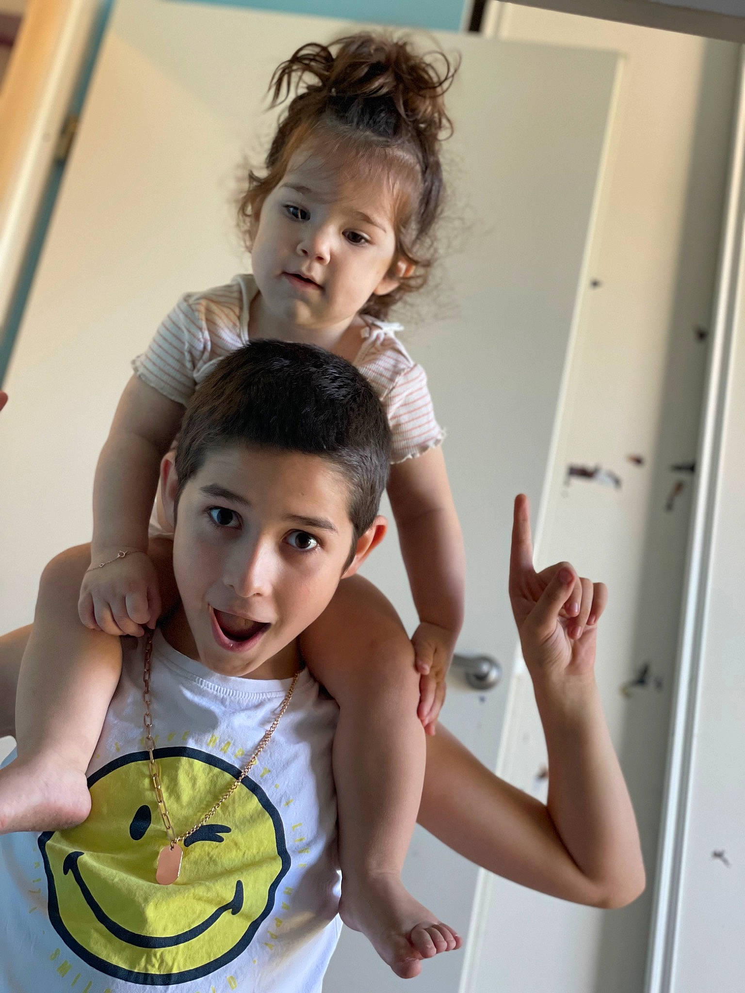 Gabrielle participe au concours pour gagner de l'argent avec cette photo : arm, child, comfort_food, desk, eyelash, facial_expression, fashion_design, finger, flooring, fun, gesture, hairstyle, hand, happy, leisure, neck, person, room, sitting, skin