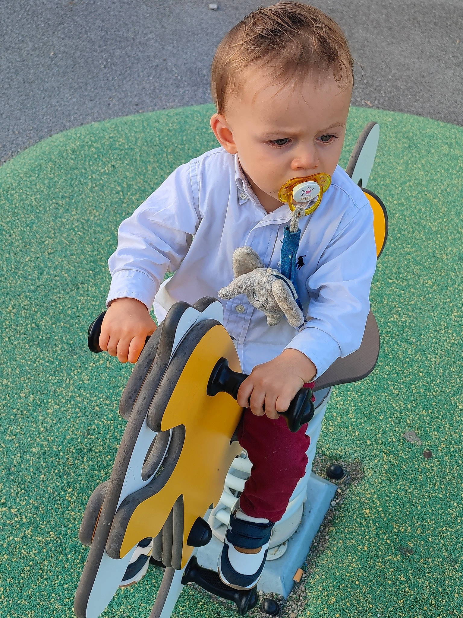Giuliano participe au concours pour gagner de l'argent avec cette photo : baby, baby_toddler_clothing, fun, grass, happy, head, human_body, lawn, leisure, musical_instrument, people_in_nature, person, plant, plucked_string_instruments, recreation, riding_toy, string_instrument, toddler, toy, vehicle