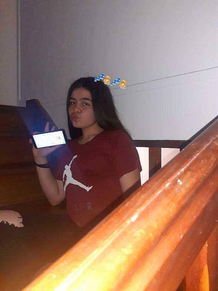 Tina a rejoint le concours — aidez-le/la à gagner de superbes lots ! long_hair, person