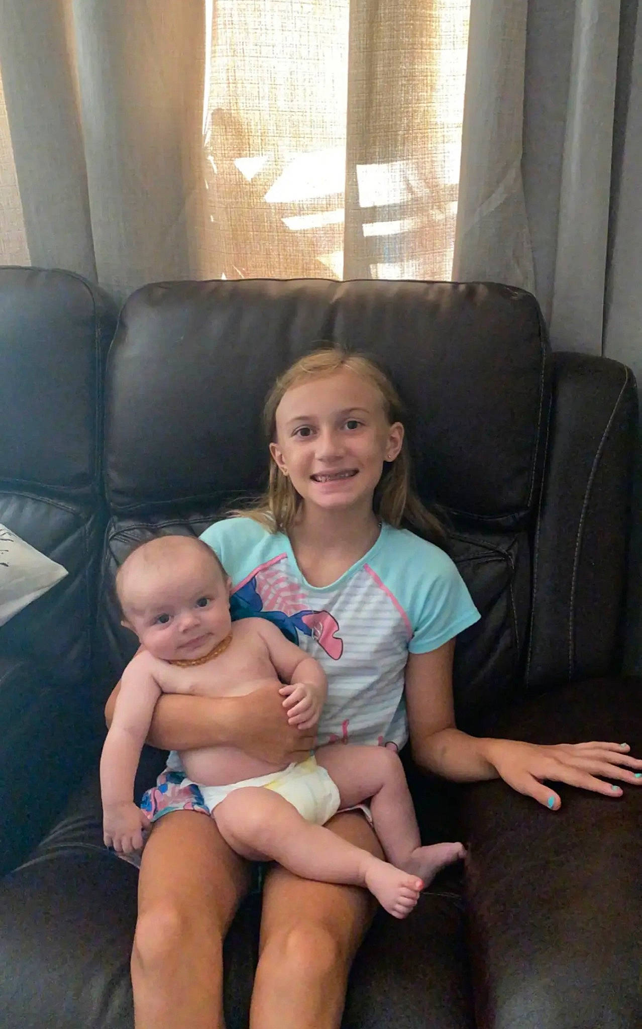 Aubrie is registered to the contest to win money with this photo: arm, comfort, eye, face, finger, hair, hairstyle, human_body, iris, joint, joy, lap, leg, mouth, person, shorts, shoulder, skin, smile, thigh