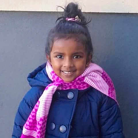 Akshea participe au concours pour gagner de l'argent avec cette photo :