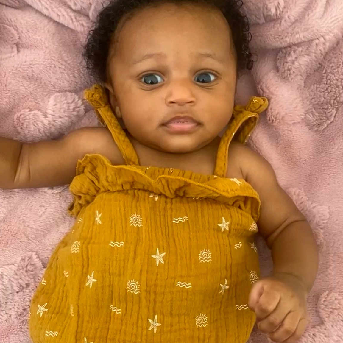 A Daya is registered to the contest to win money with this photo: baby, babylaughing, blanket, bodypart, clothing, cushion, face, finger, hair, hand, happy, head, homedecor, newborn, person, photography, portrait, quilt, sitting, smile