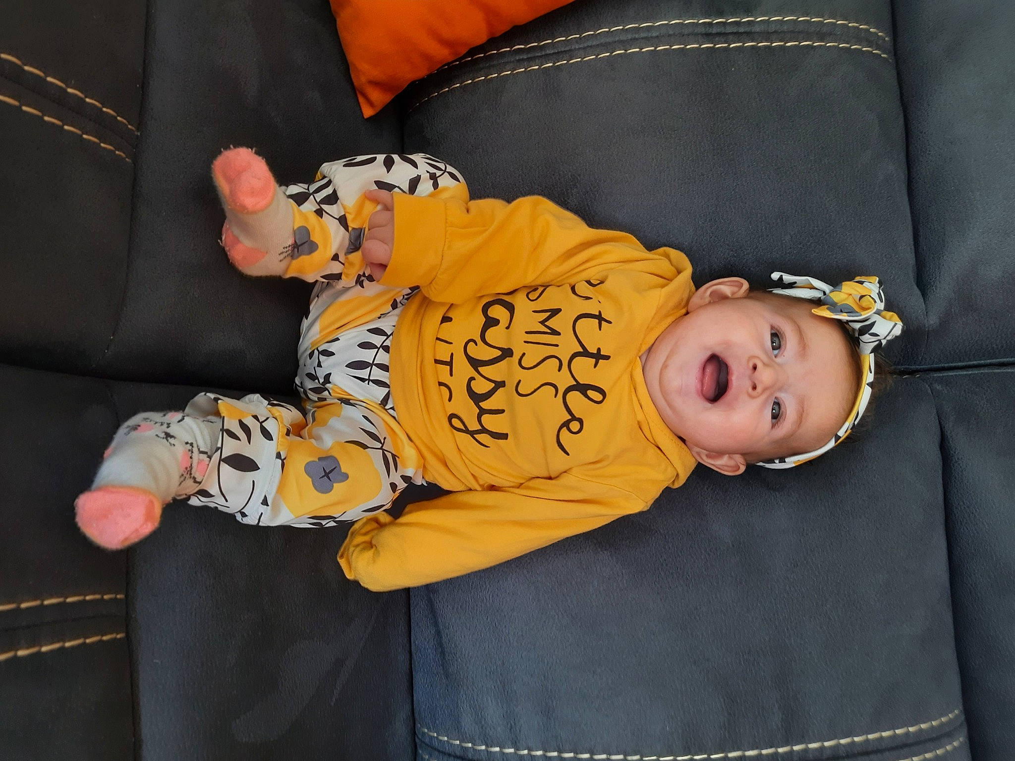 Timea a rejoint le concours — aidez-le/la à gagner de superbes lots ! baby, baby_products, baby_sleeping, baby_toddler_clothing, cheek, child, comfort, happy, hat, lap, mammal, orange, person, room, sitting, sleeve, stuffed_toy, t_shirt, toddler, vertebrate