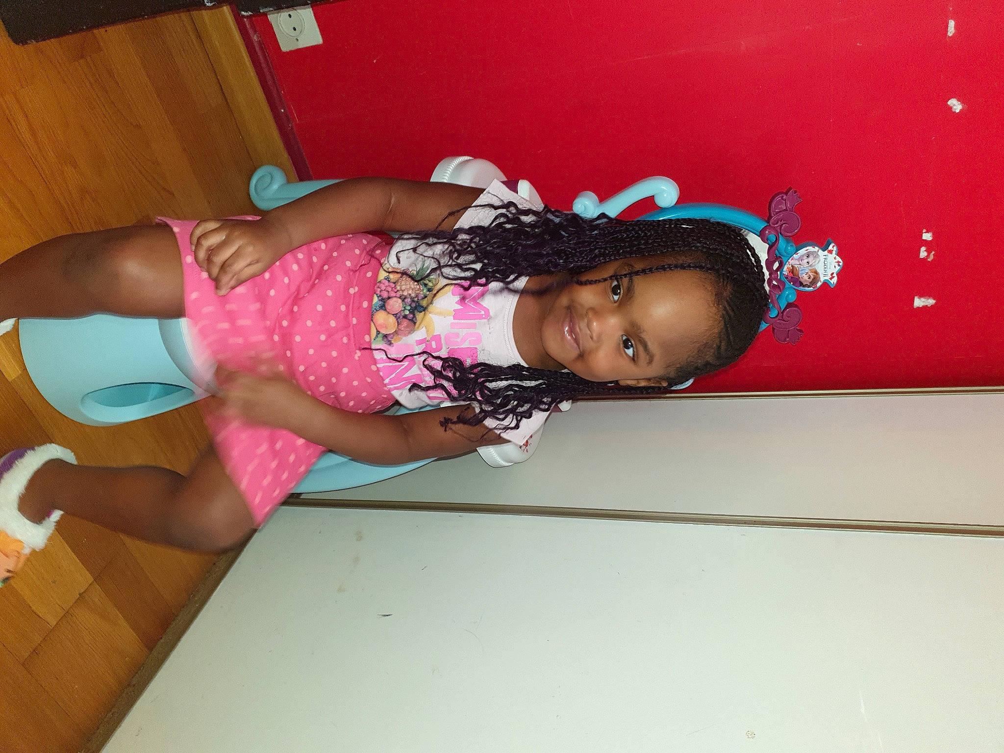 Simone participe au concours pour gagner de l'argent avec cette photo : abdomen, baby_toddler_clothing, black_hair, cheek, hair_accessory, headpiece, joy, magenta, person, pink, stomach, thigh, throat, trunk