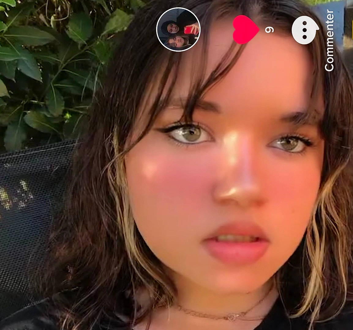 Léa participe au concours pour gagner de l'argent avec cette photo : black_hair, cheek, chin, cool, eyebrow, eyelash, flash_photography, hair, headwear, iris, jaw, lip, lipstick, long_hair, magenta, makeover, mouth, nose, person, pink