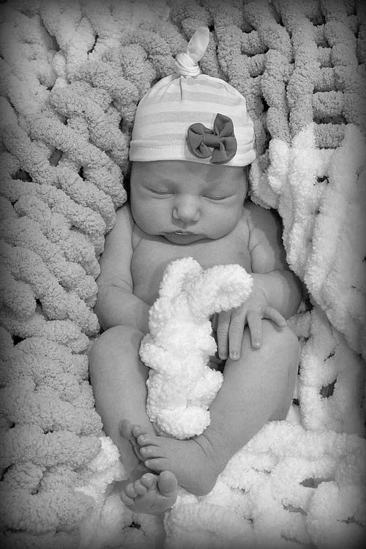 Lawsyn is registered to the contest to win money with this photo: black, black_and_white, child, eye, freezing, girl, hand, headwear, human, infant, monochrome, monochrome_photography, person, photograph, photography, portrait_photography, snapshot, snow, stock_photography, toddler